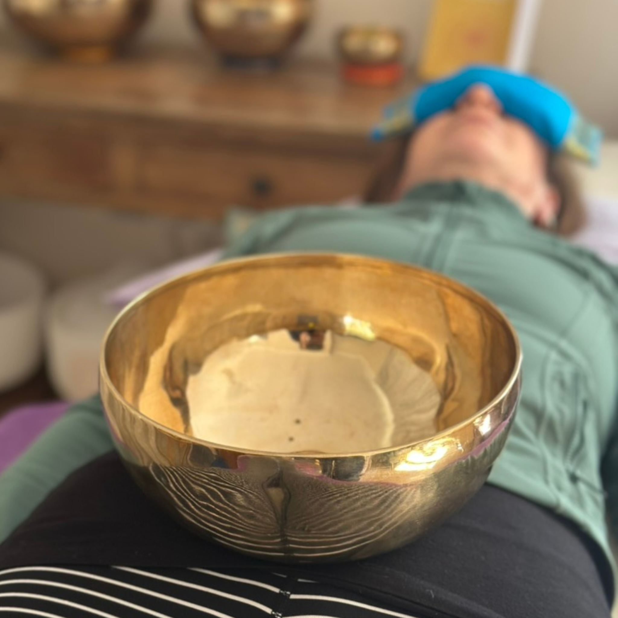 Sound healing session with Tibetan bowl 